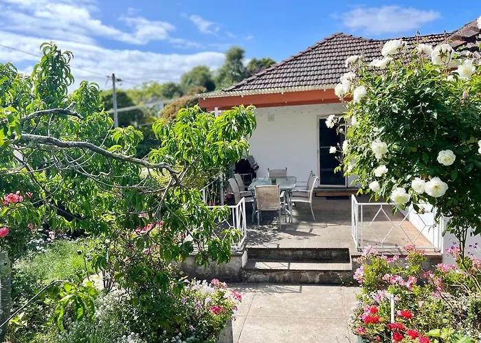 Sandybay Garden Hideaway