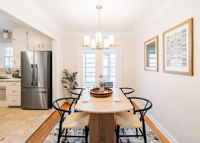 Enchanting And Comfy Urban Cottage With Renovated Rustic Den By Como Park & Mn State Fair