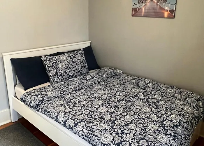 Homestay In Cozy River Heights Home