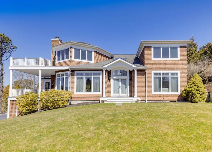 Hamptons Home Near Beaches W/ Pool & Water Views!