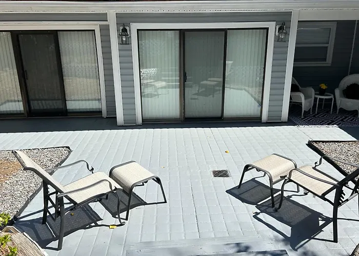 Cozy Home, 10 Minutes Away From Downtown