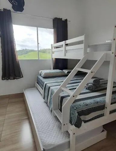 N01 Casa com 2 quartos em Jacutinga