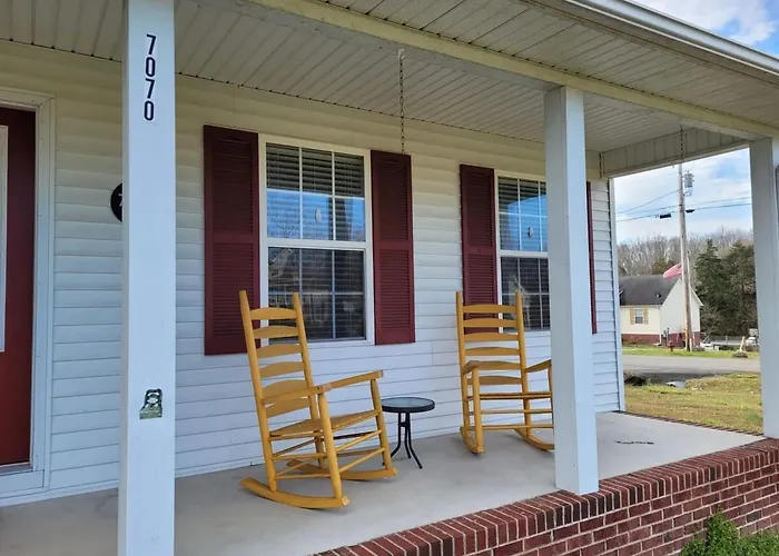 Fenced Backyard! 6 Miles To Cookeville Boat Dock!