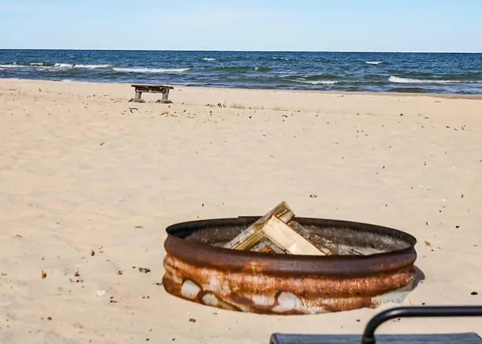 Beach Club Of Oscoda Captains Watch On The Lake