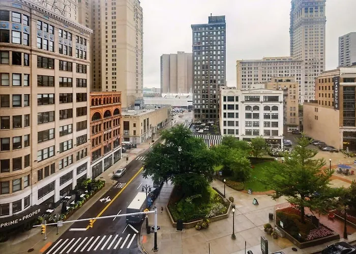2Br Downtown Luxury Getaway