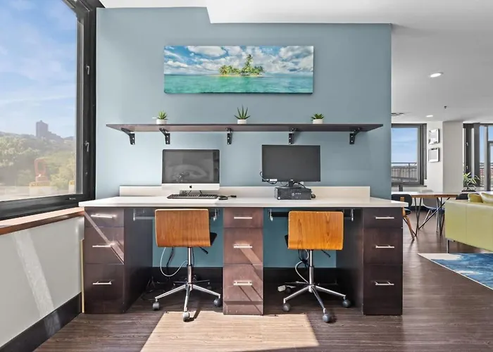 2Br Downtown Apartment With Gym & Deck