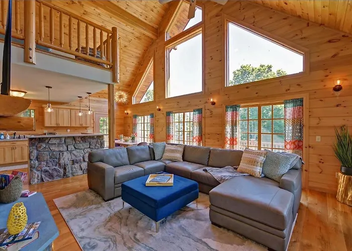 Great Barrington, Cabin Sleeps 14, Walk To Town