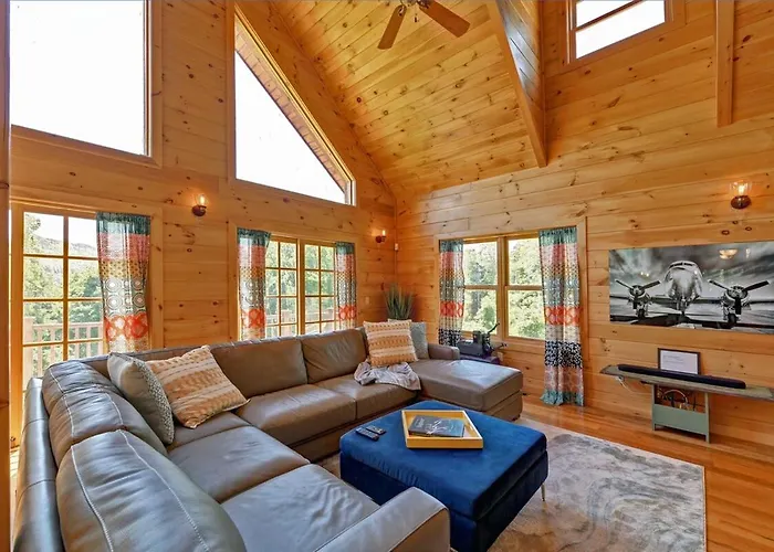 Great Barrington, Cabin Sleeps 14, Walk To Town