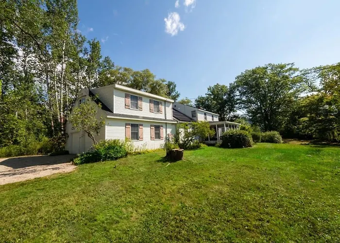 Renovated, Five Bedrooms In Historic Williamstown
