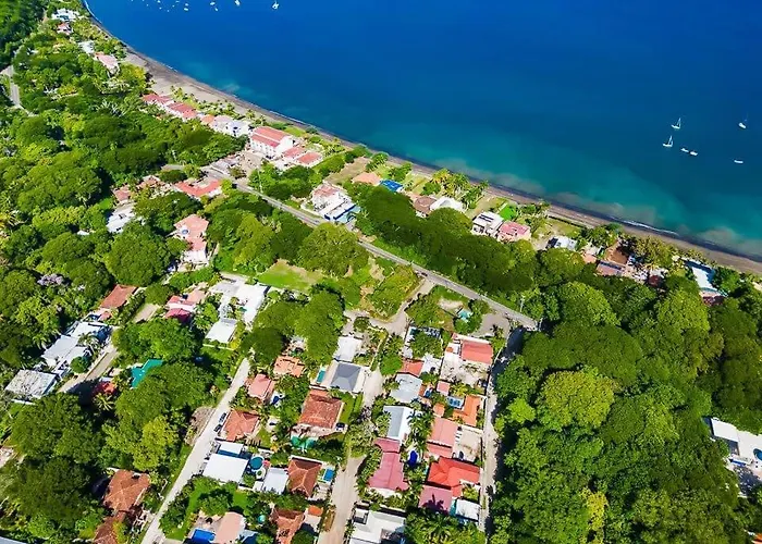 Trendy Renovated Condo With Private Patio, Shared Pool & Jacuzzi Near The Beach