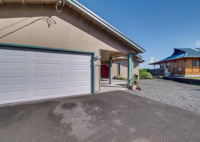 Oceanfront Keaau Gem: Ocean & Sunrise Views, Pool