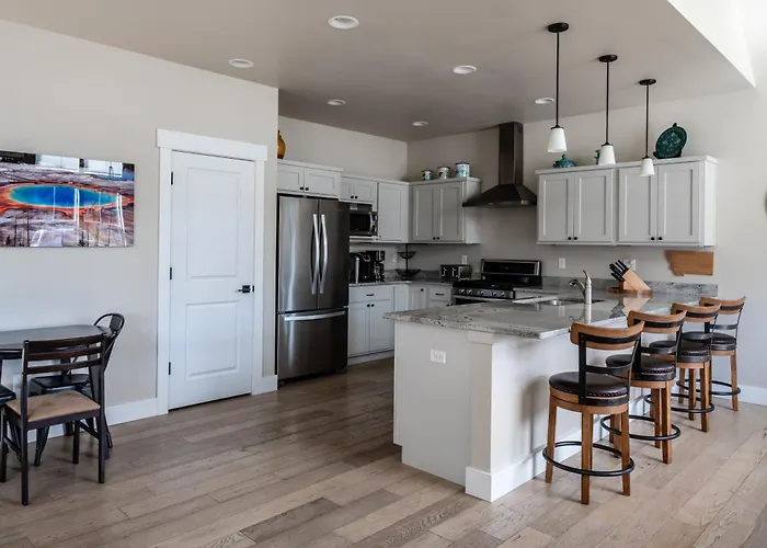Southbridge Cottage: Cozy And Modern Home