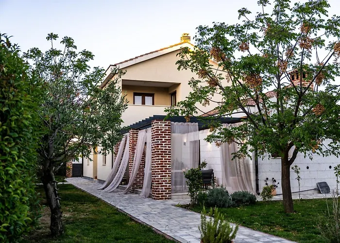 House "Mediterrian Spirit" With Jacuzzi In Zadar