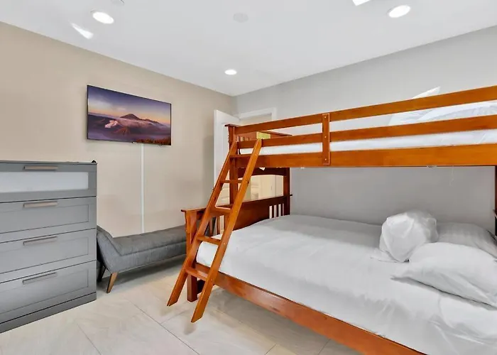 New Cheerful Villa, Pool, Spa, Mini Golf, Game Room, Fire Pit Next To Disneyland
