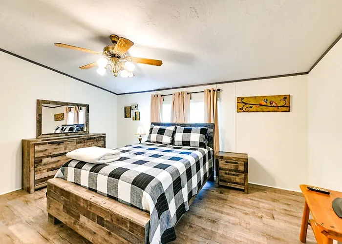 Quiet 'Horseshoe Hill House' By Lake Barkley!