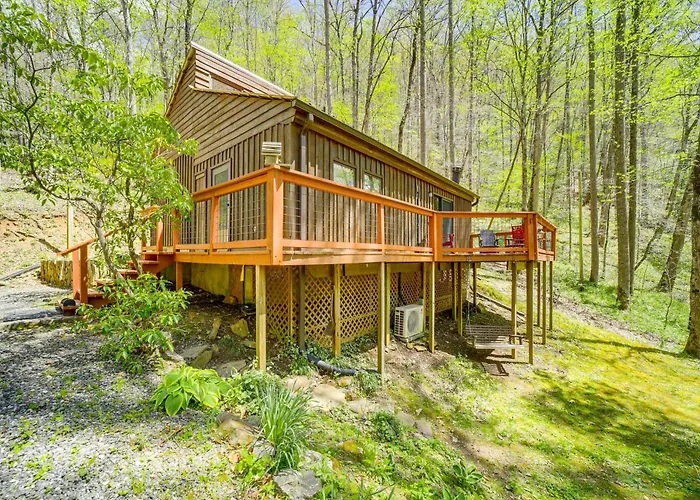 Summer Creekside Cabin Retreat W/ Deck