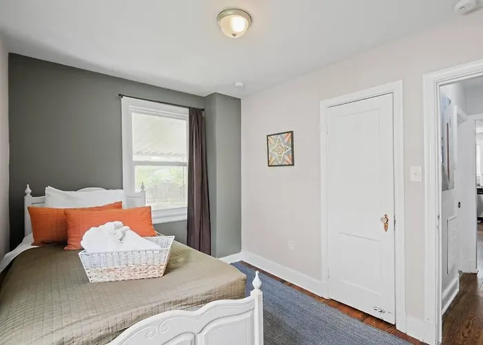 Private House + Yard Central Location To All Rva