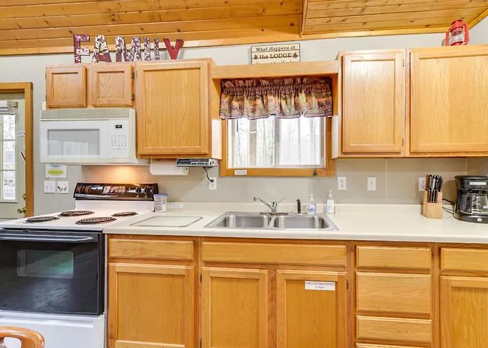 Cozy Birchwood Retreat On Utv Trail W/ Hot Tub!