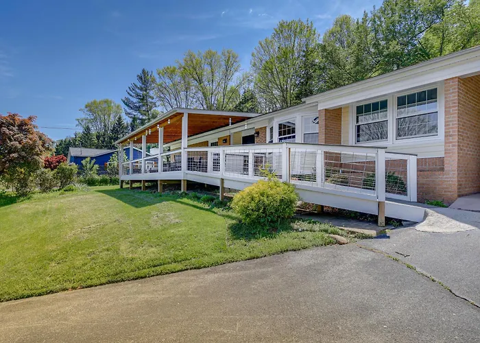Lakefront Kingsport Home W/ Private Hot Tub!