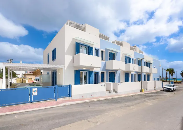Il Faro E La Luna Beach Apartments
