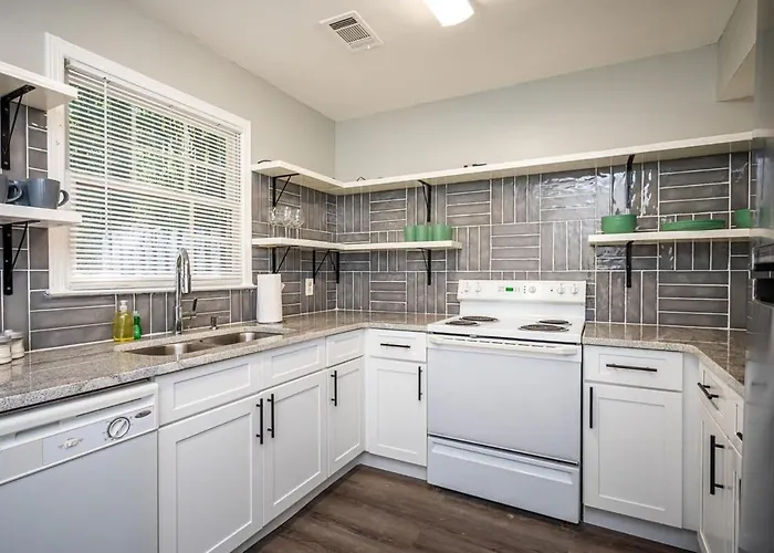 New Entire Place Cozy Quiet 2B2B Townhouse Sp1277