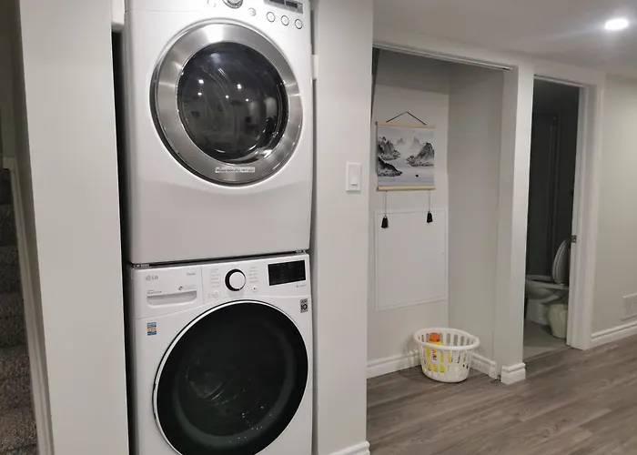 Perfect Location Comfort Private House Lower Level 2 Bedroom Unit