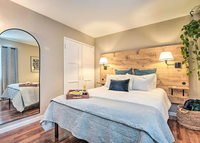 1 Mi To Dtwn Burbank: Mod Gem W/ Private Yard