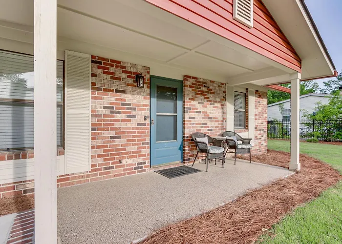 Walk To Restaurants: Bluffton Retreat W/ Patio