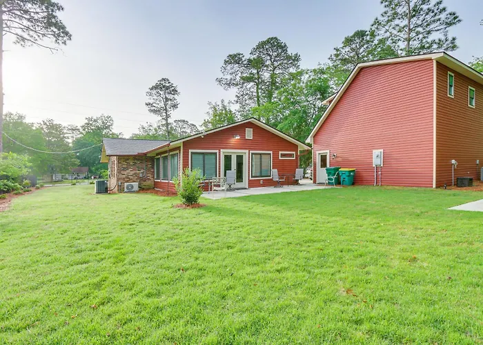 Walk To Restaurants: Bluffton Retreat W/ Patio