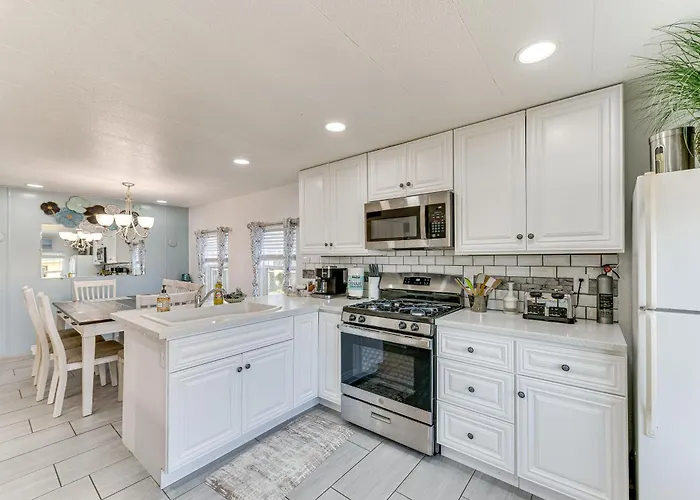 Peaceful Eureka Beach Cottage W/ 30-Foot Dock