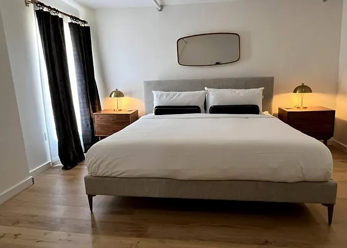 2 King Beds, Historic Dtwn Hotel, Steps 2 Restaurants Room # 405