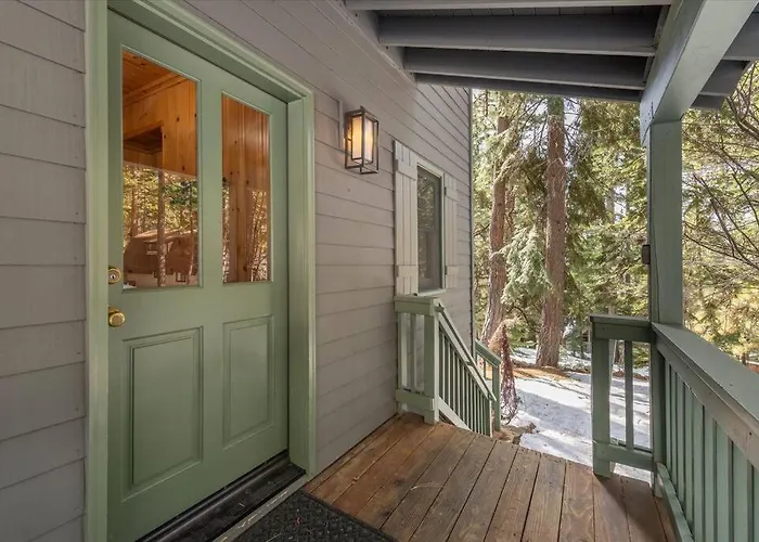 Cozy Designer Decorated Cabin Near Slopes Fireplace Peekaboo Lakeview