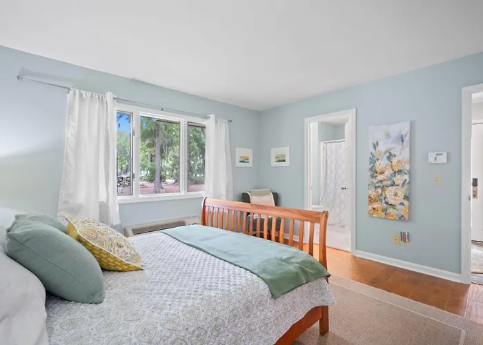 Newly Listed Bluff Villa With Creek And Golf Course Views