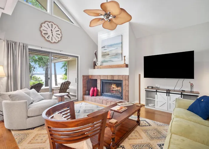 Newly Listed Bluff Villa With Creek And Golf Course Views