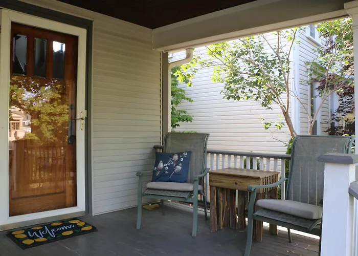 Historic Home With Outdoor Hot Tub Near Downtown In Public Transportation Hub