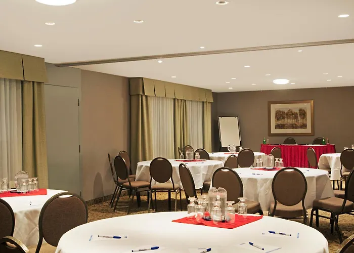 Travelodge By Wyndham Oshawa Whitby