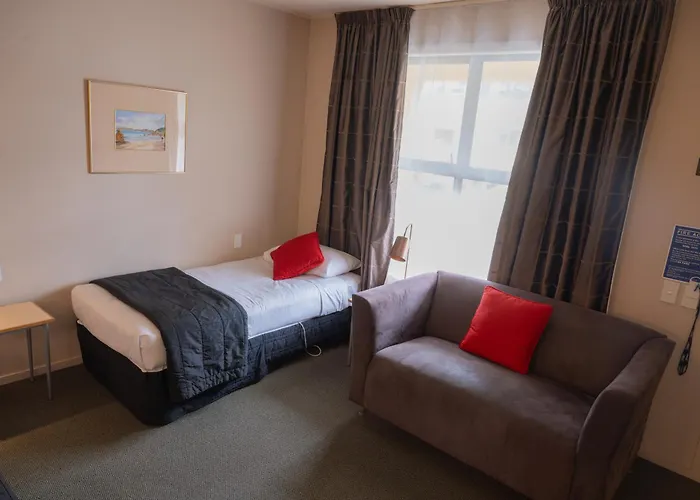 Victoria Court Motor Lodge - Spa & Free Parking