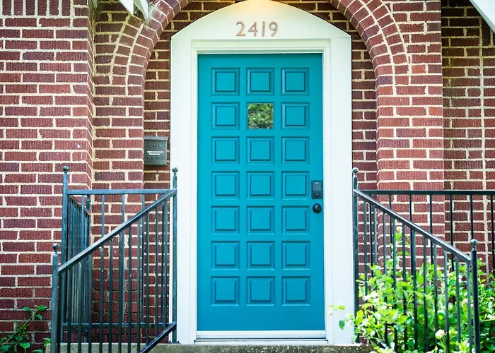 Classy 1927 Uptown Tudor 4 Min To Magnolia