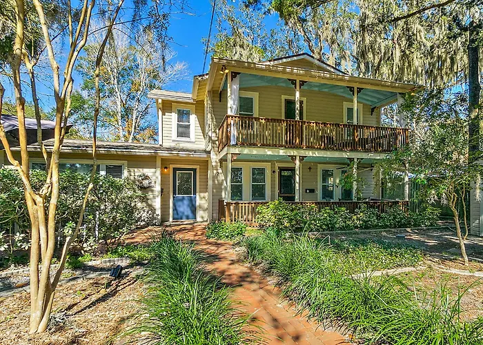 Cozy Uptown Guest House