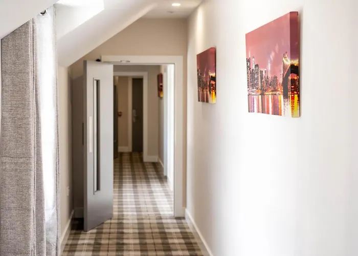 Bridge Inn Studio Apartments
