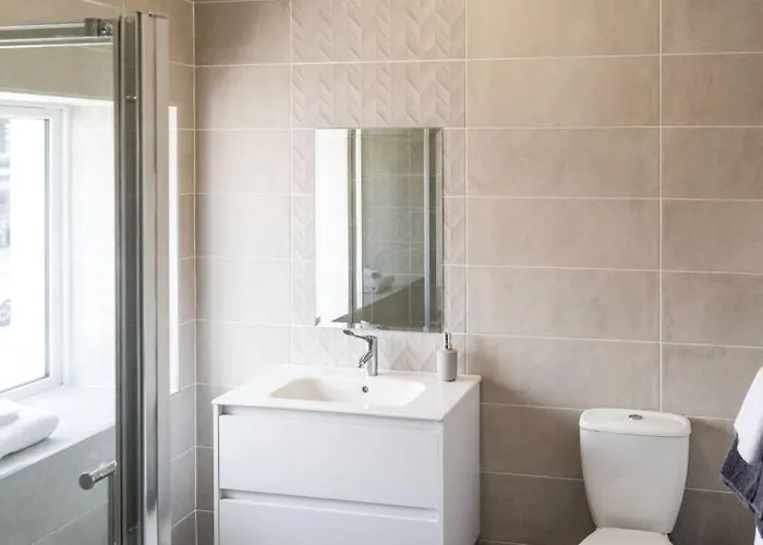 Bridge Inn Studio Apartments