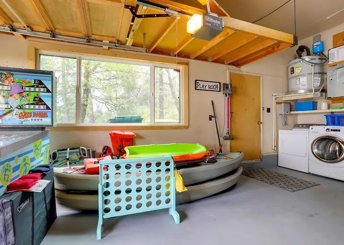 1 Mi To Lake: Hot Tub Haven In Pollock Pines!