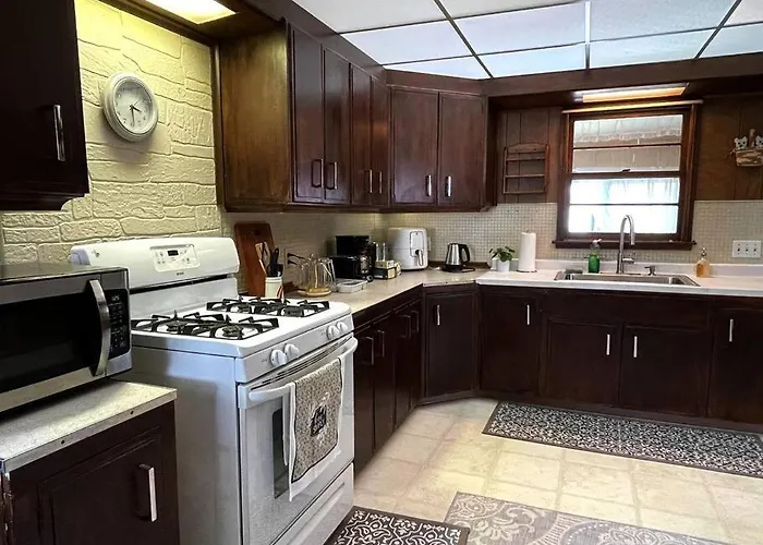 Entire Home In Buffalo - 6 Guests 3 Bedroom 1 Bath - Convenient Location - 25Min To Niagara Falls