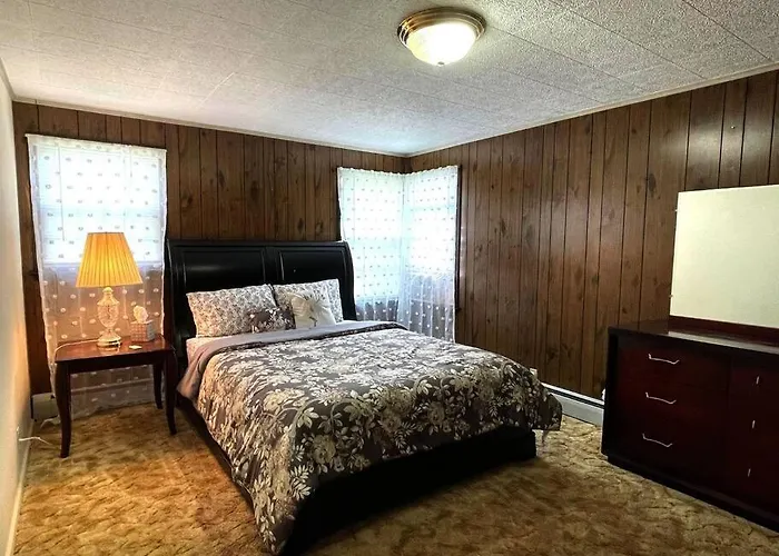 Entire Home In Buffalo - 6 Guests 3 Bedroom 1 Bath - Convenient Location - 25Min To Niagara Falls