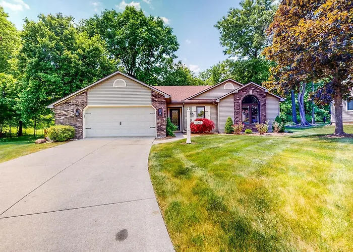 Dog-Friendly Yard! Family Retreat In Fort Wayne