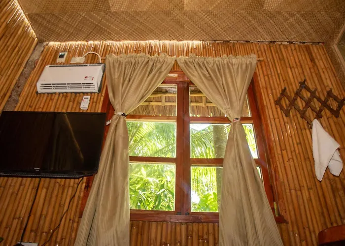 Dumaguete Oasis Treehouse, Near Airport And Mall, Beside Magsaysay Elementary School