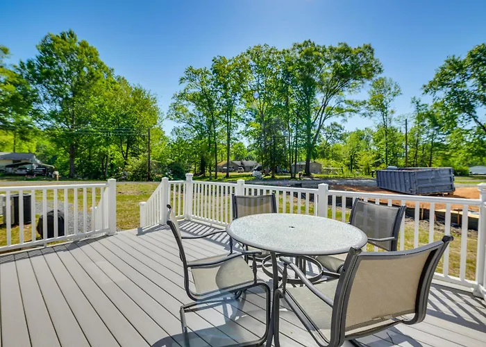 Family-Friendly Home W/ Deck Near Colonial Beach!