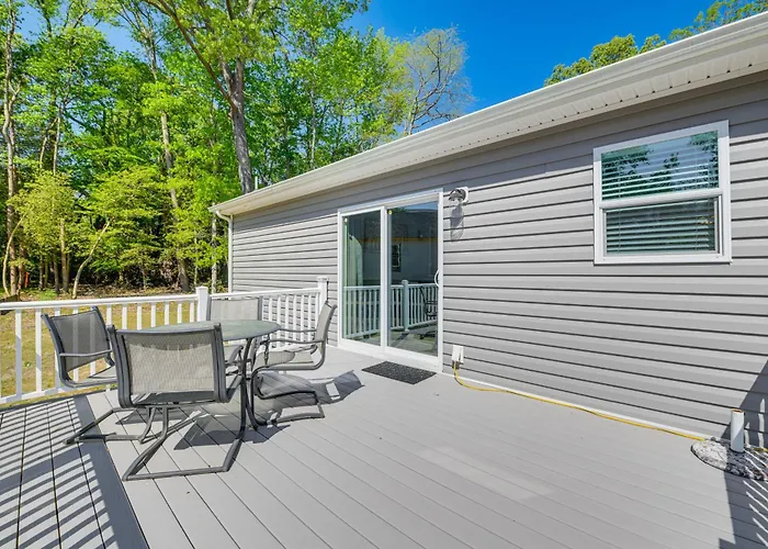 Family-Friendly Home W/ Deck Near Colonial Beach!