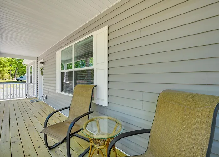 Family-Friendly Home W/ Deck Near Colonial Beach!