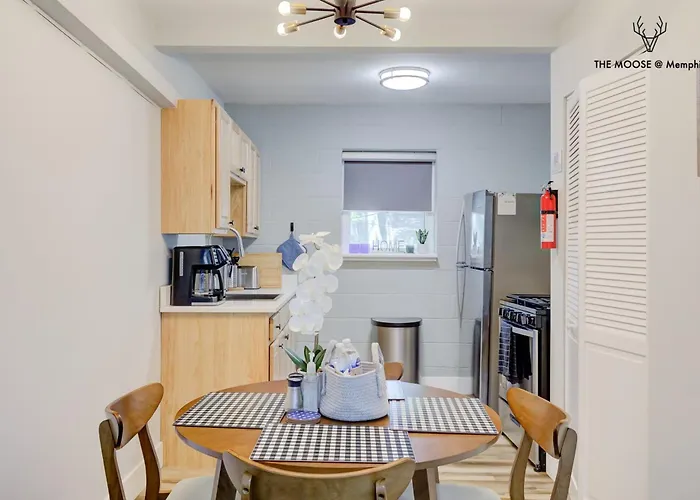 Brand New Luxe Modern Loft With King Bed Free Parking And Wi-Fi